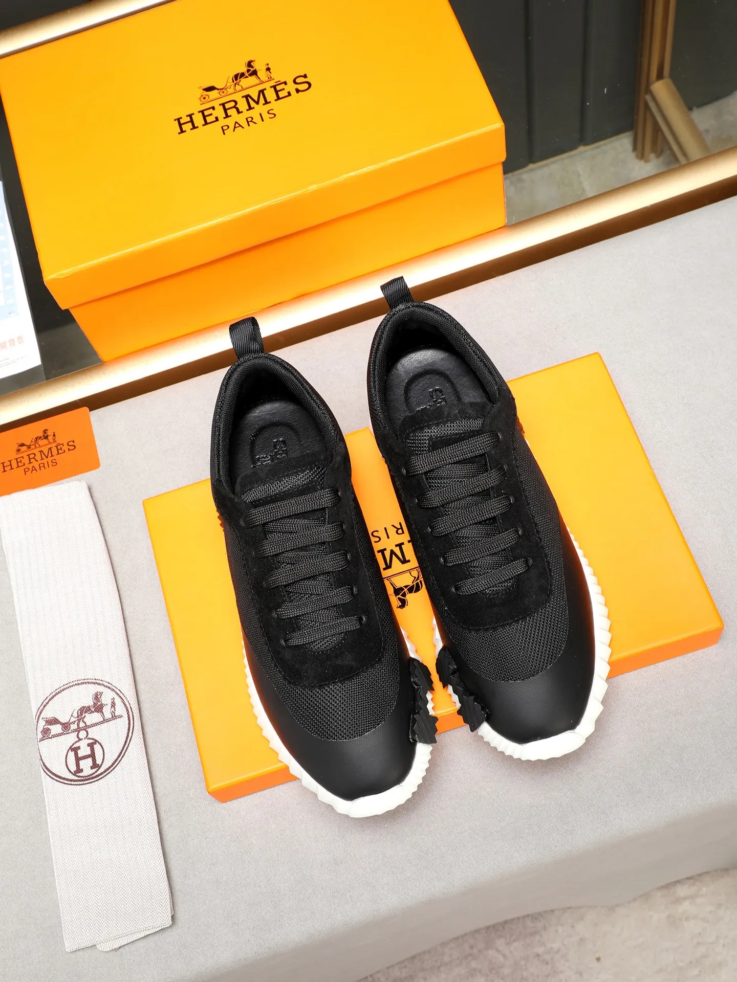 Men's shoes 💰460 [Hermes] fe new arrival~ New Bouncing sneakers Hermès are the most comfortable shoes, no one else⃣️, they are very light on the feet and look great, you will not feel tired when you go shopping and running around 👍 Very light and comfortable, extremely light, suitable for both sports and leisure, and feel great when you step on them! It’s up to you to choose, there’s always what you want~ ✔️Fabric: First layer frosted➕Imported glue➕Breathable mesh ✔️Inner lining: Imported mesh ✔️Outsole: Original outsole ✔️Size: Men’s 38-44 (45 custom-made)